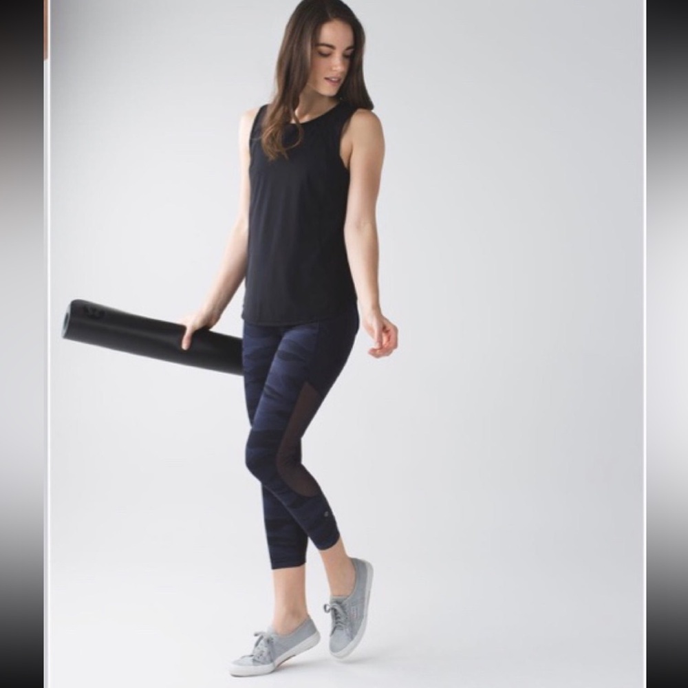 (6) RARE Lululemon Camo Seek the Heat Crop